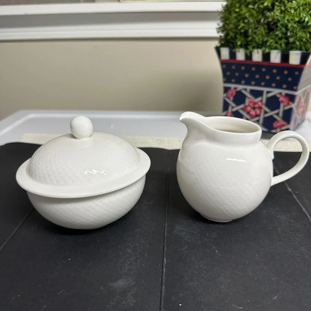 Villeroy & Boch Tipo White Creamer and Sugar Bowl w/ Lid set Porcelain NEW